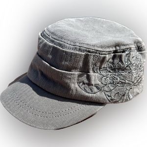 Anna & Ava | Hat | OS | Gray w/floral embroidery | EUC